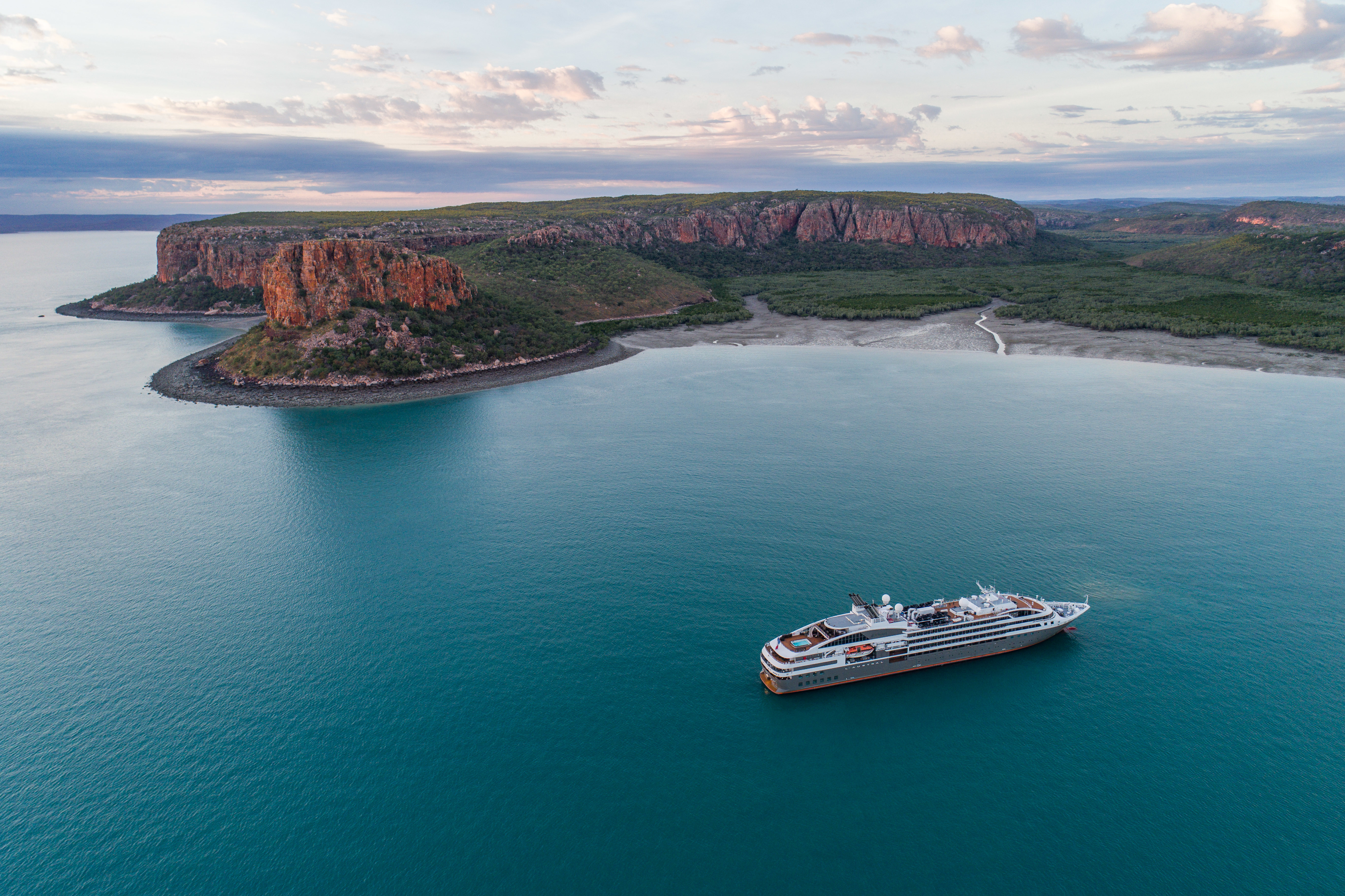 /photos/shares/Australia/0CRUISES/Ponant/LeSoleal/leSoleal__2_.jpg