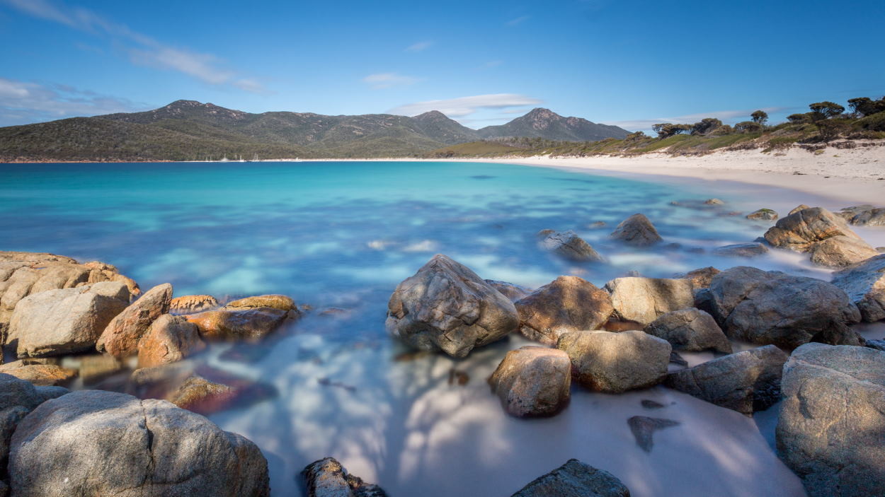 /photos/shares/Australia/0Tasmania/wineglass_bay_tasmania.jpg