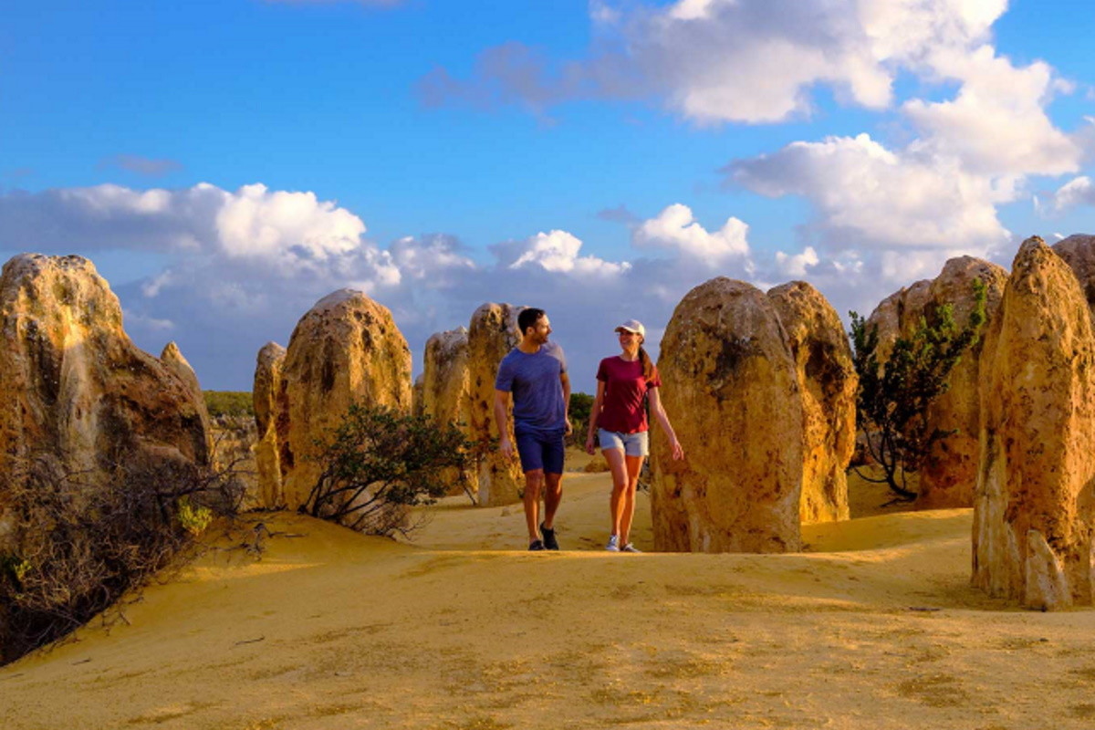 /photos/shares/Australia/0WesternAustralia/WAPinnacles2.jpg
