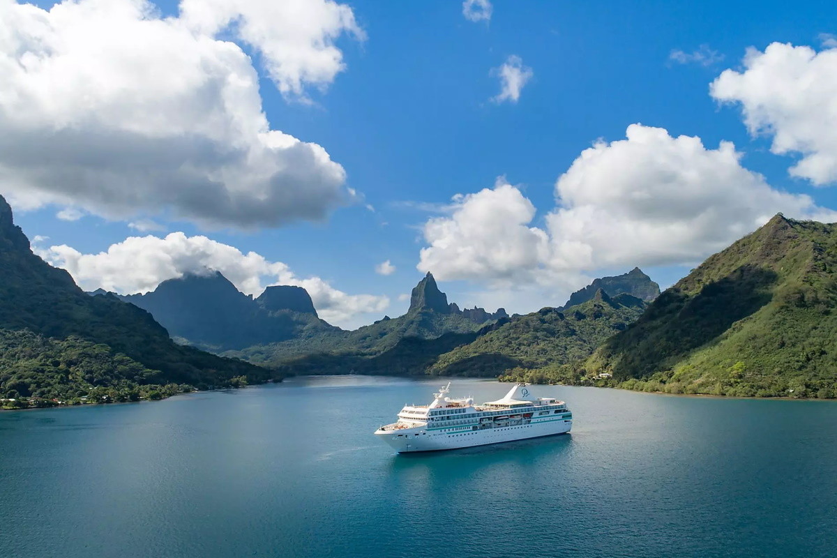 /photos/shares/SouthPacific/FrenchPolynesia/PONANTPaulGauginTahiti/PONANTPaulGauginTahitiAerialShip.jpg