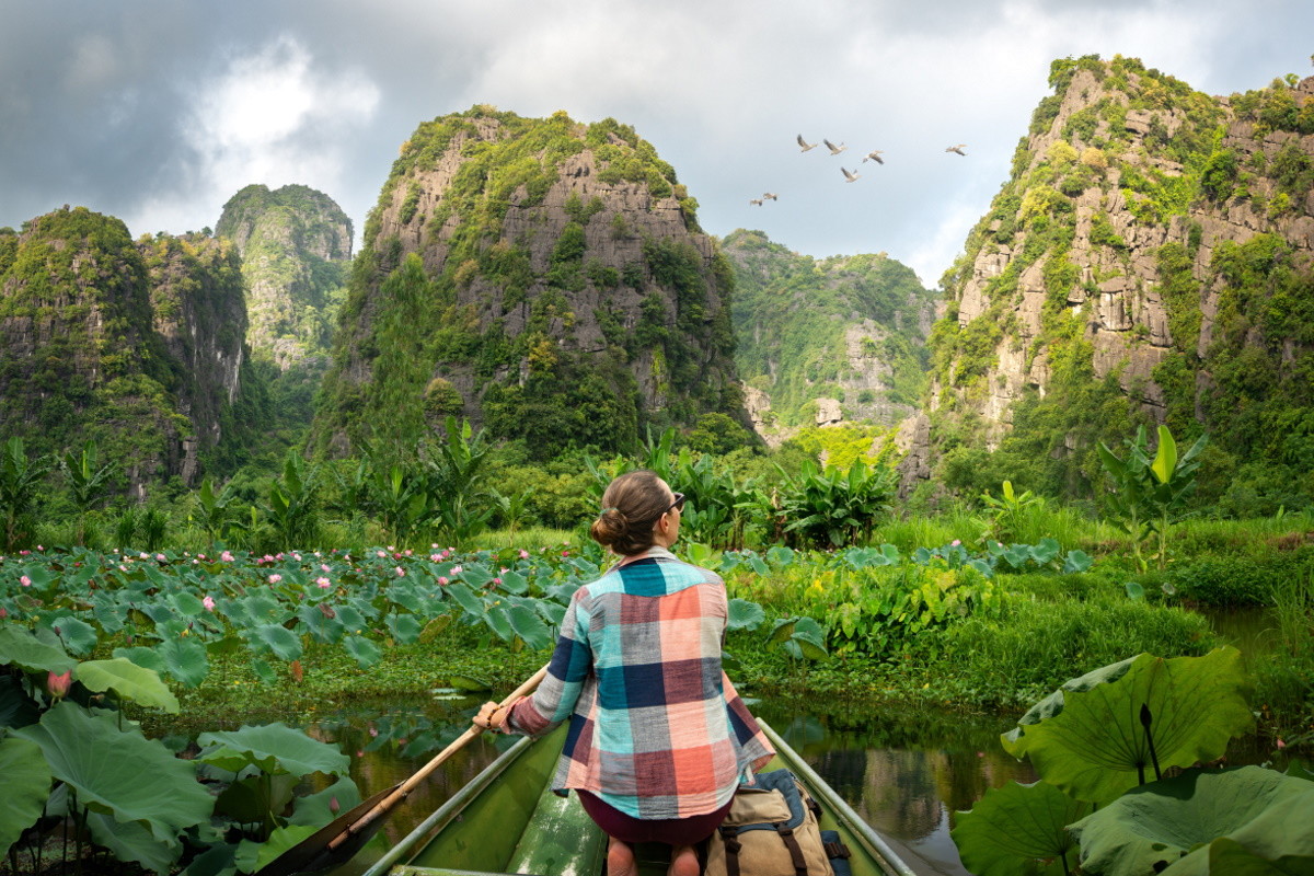 /photos/shares/Vietnam/MekongCruise/VietnamMekongMountainViews.jpg