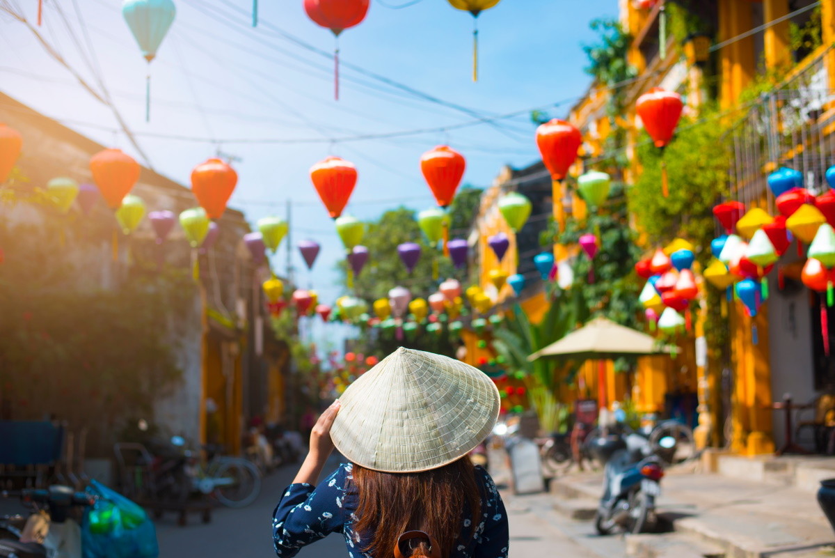 /photos/shares/Vietnam/VietnamLanternsStreet.jpg